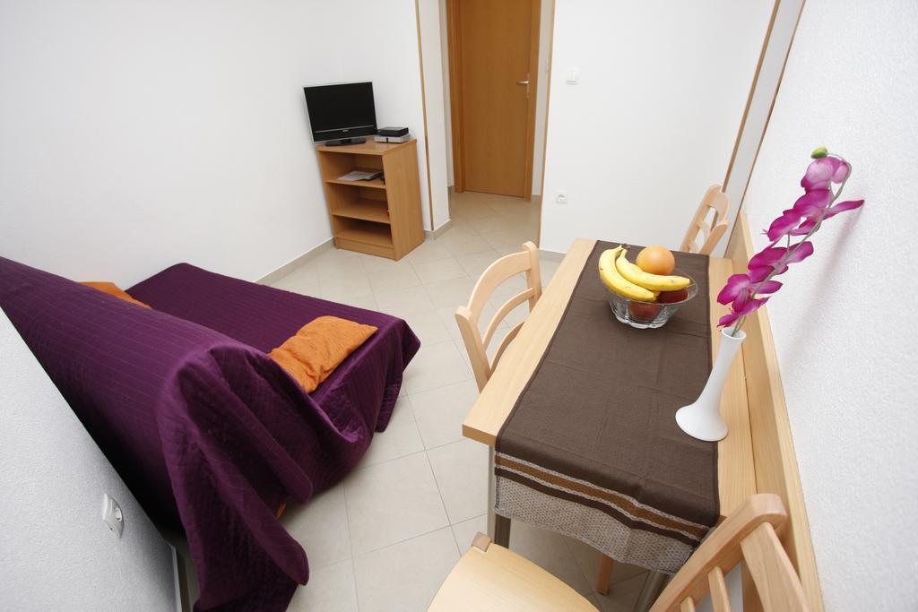 Apartments Neva Makarska Habitación foto