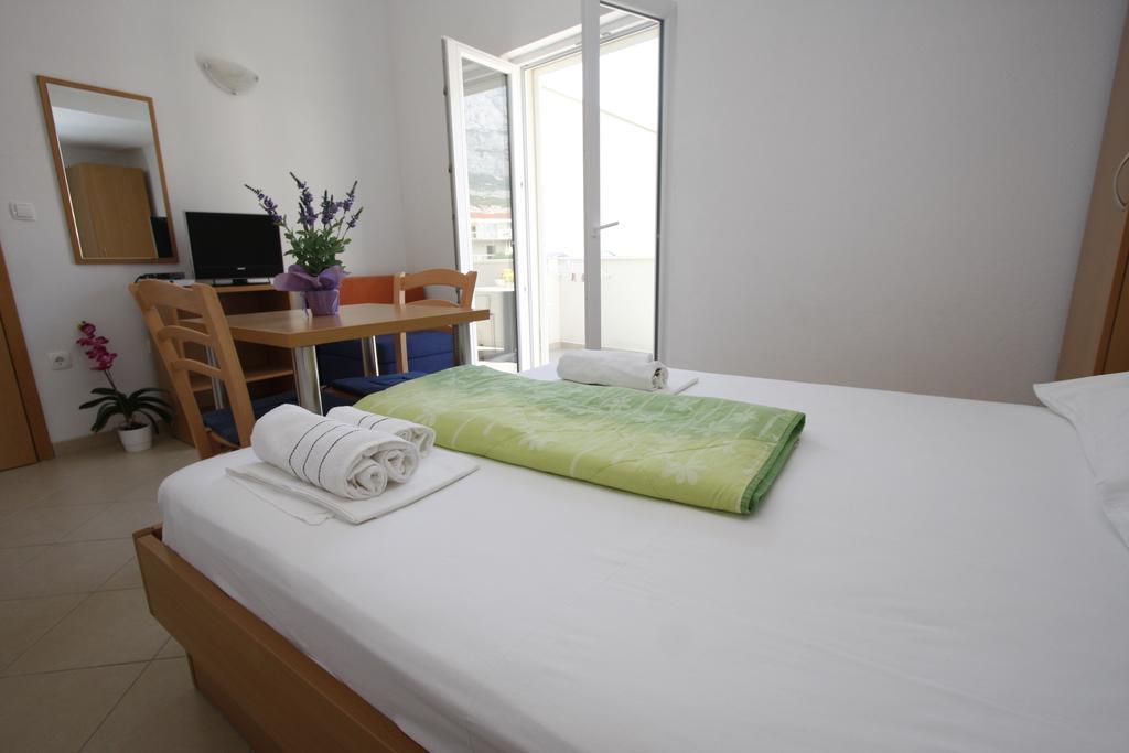 Apartments Neva Makarska Habitación foto