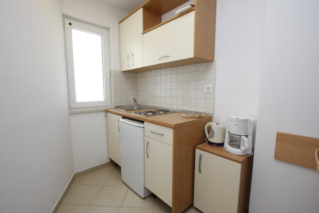 Apartments Neva Makarska Habitación foto