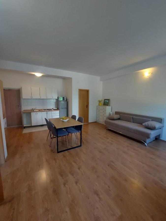Apartments Neva Makarska Exterior foto
