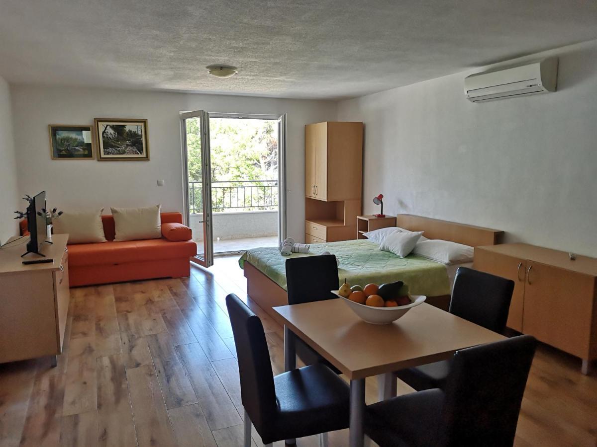 Apartments Neva Makarska Exterior foto